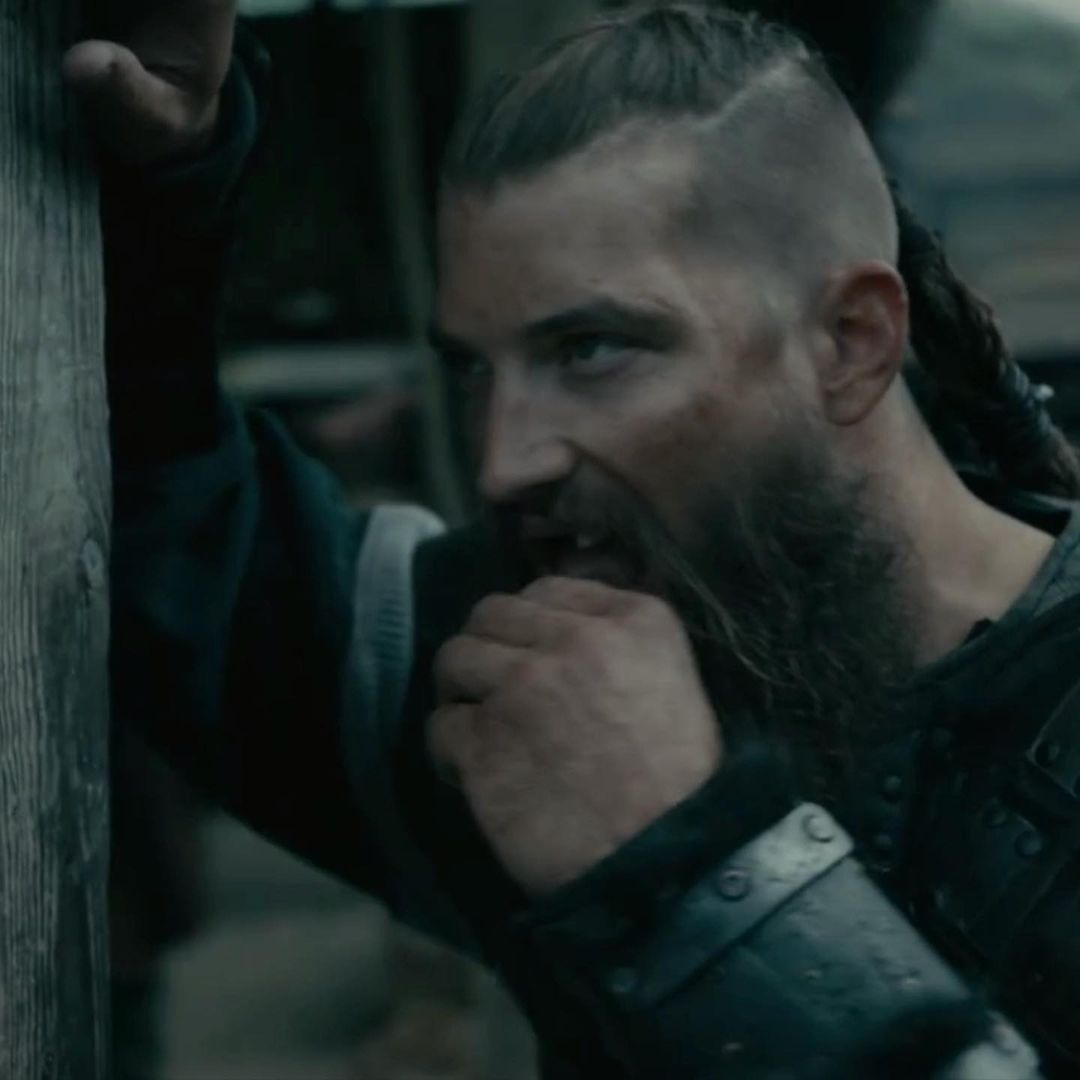 NHLPA's tweet photo. The @Burnzie88 x @HistoryVikings crossover you've been waiting for.

(📸: @SanJoseSharks) https://t.co/raEmi2I7lD