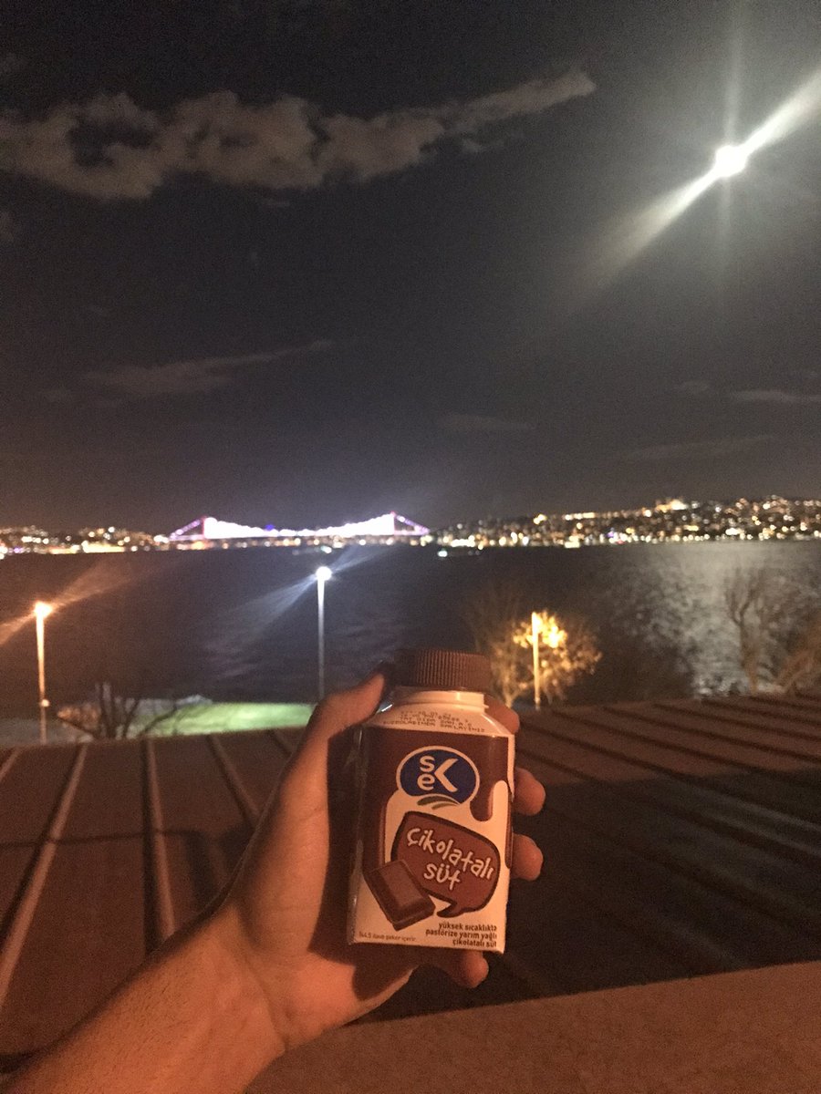 whynotkine's tweet photo. @ozeeronurr @anlikmod çikolatalı süt varken o da ne be https://t.co/2ek1VEwYav