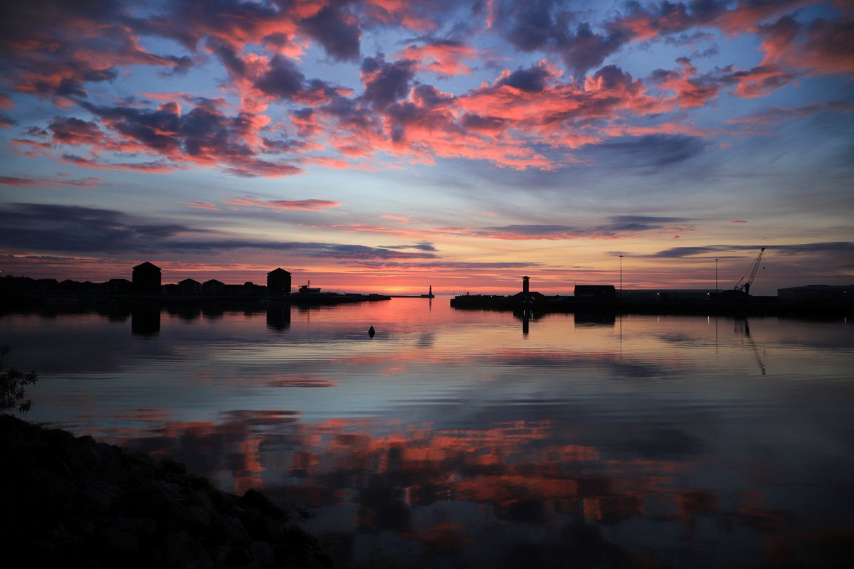 simoncwoodley's tweet image. Looking back... Special sunrises from many in the year 🙂 #HAPPYNEWYEAR2021