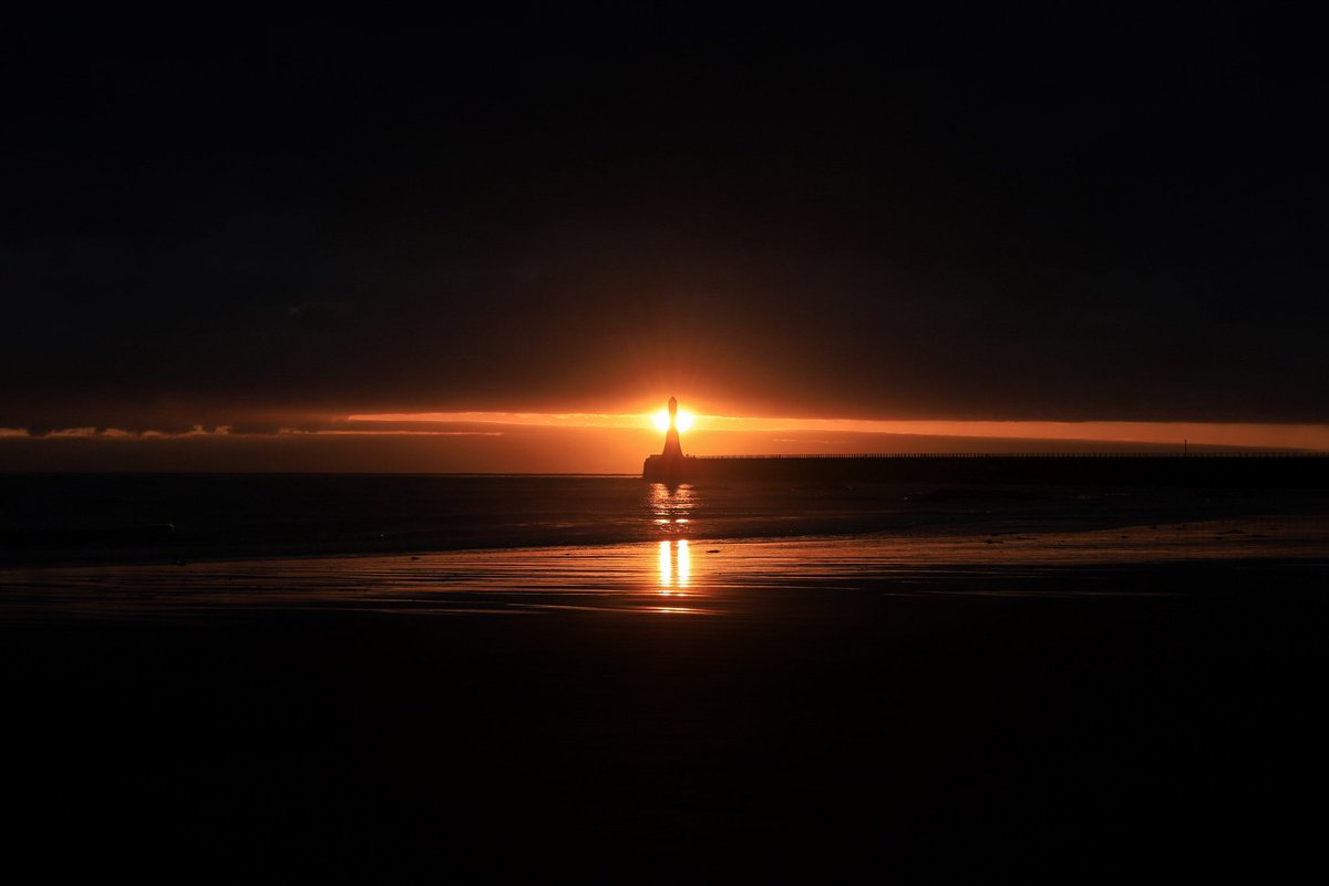 simoncwoodley's tweet image. Looking back... Special sunrises from many in the year 🙂 #HAPPYNEWYEAR2021