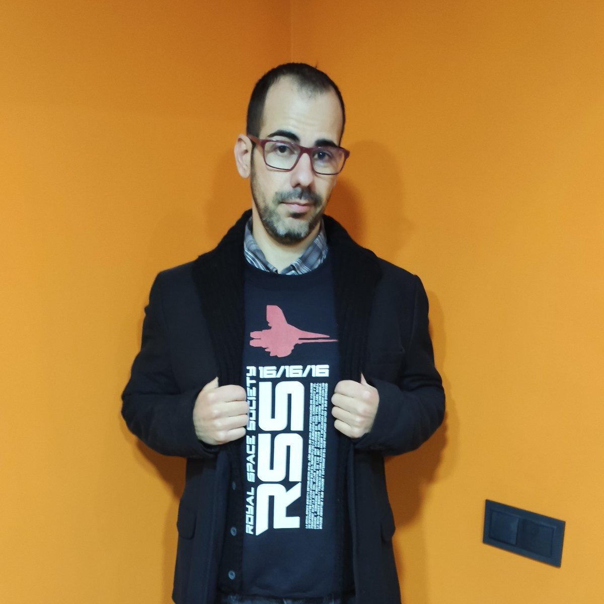 Rober (@robermaster2) on Twitter photo Outfit Rumbo al 2021 mamadísimo y superchetado! Gracias <a href="/oskar1up/">Oskar1up 👽</a>, me llegó a tiempo. Feliz año a tod@s! Outfit Rumbo al 2021 mamadísimo y superchetado! Gracias <a href="/oskar1up/">Oskar1up 👽</a>, me llegó a tiempo. Feliz año a tod@s!