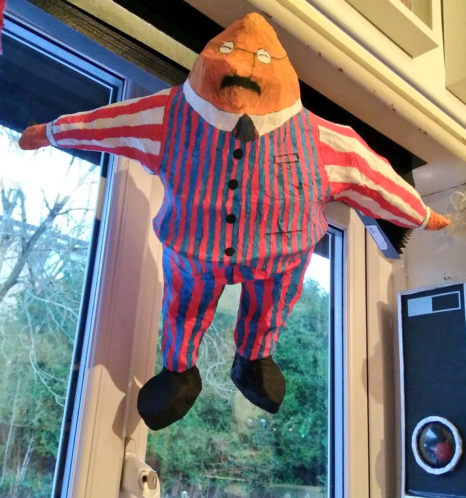 BobFollen's tweet image. For 8 weeks I've been beavering away quietly on this 2ft tall lantern figure. Created by #AndrewSanders, and the late #MarkFisher, the original inflatable #NuclearFather figure was used on the @pinkfloyd #Animals tour of 1977. #kitchentowel #gardenwire #DIY