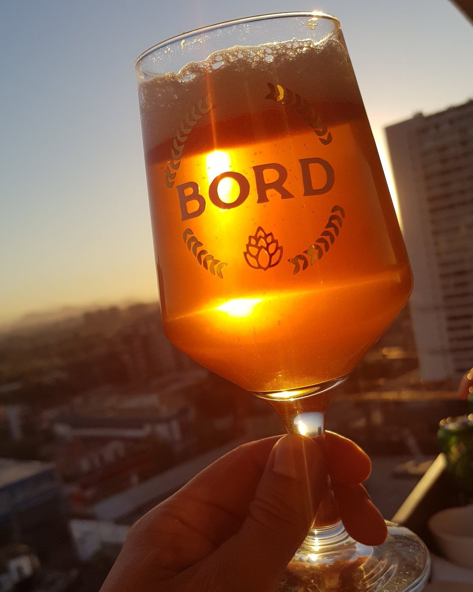 cervezabord's tweet photo. Última puesta de sol del año...
Disfruten de esta noche con precaución, cuiden de lo más importante que existe en la vida. 
👉La Familia👈
#CervezaBord #CervezaArtesanal #IslaDeMaipo #Santiago #Chile https://t.co/HWgUtR65NM