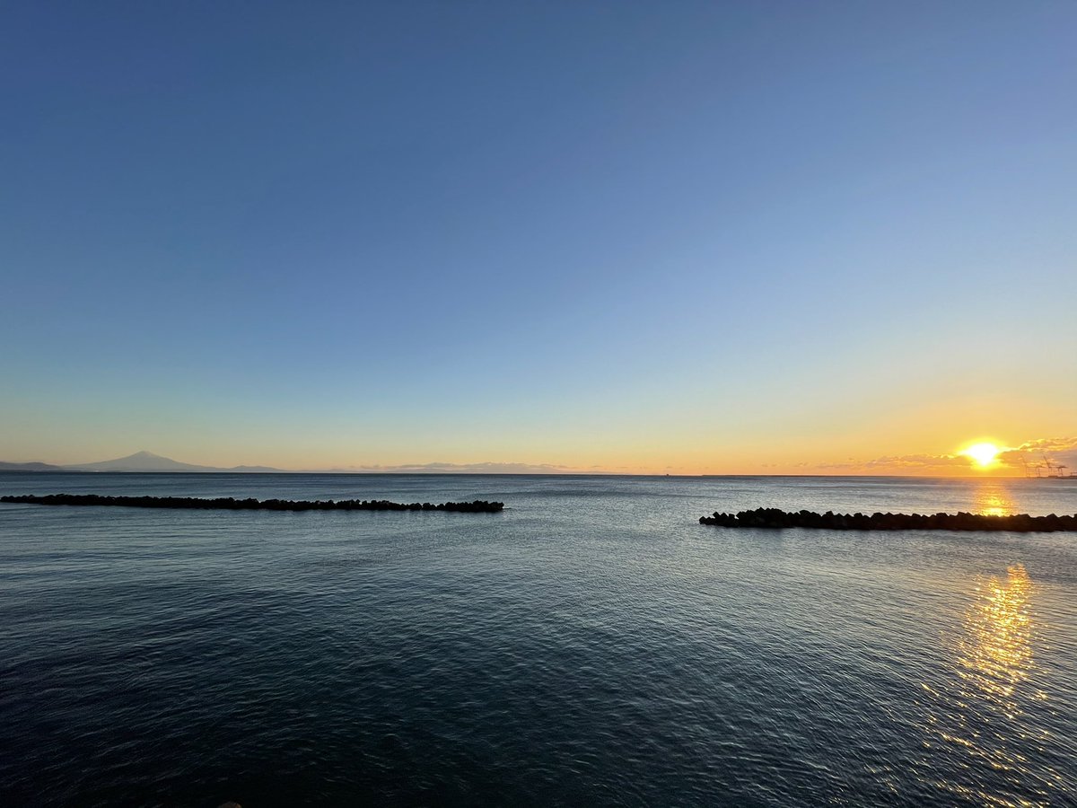 明けましておめでとうございます！
初日の出と富士山にパワーを頂き
2021年がスタート！皆さん宜しくお願いします！