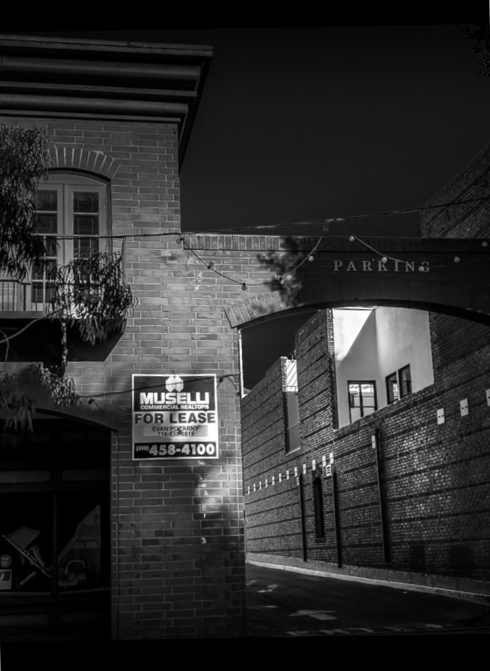 richardgreenla's tweet photo. Sign of the Times....
.
.
.
.
.
#richardgreenla #santamonica #forlease #streets_vision5k #photographyy #phobcc CD tographyaddict #photographyoftheday #fierce_shots #killerseqlects #createcommune #theimaged #streetphotography #cityscamxspeheaven #la_centerofphoto #la_shooters https://t.co/LQzbh3JKzt