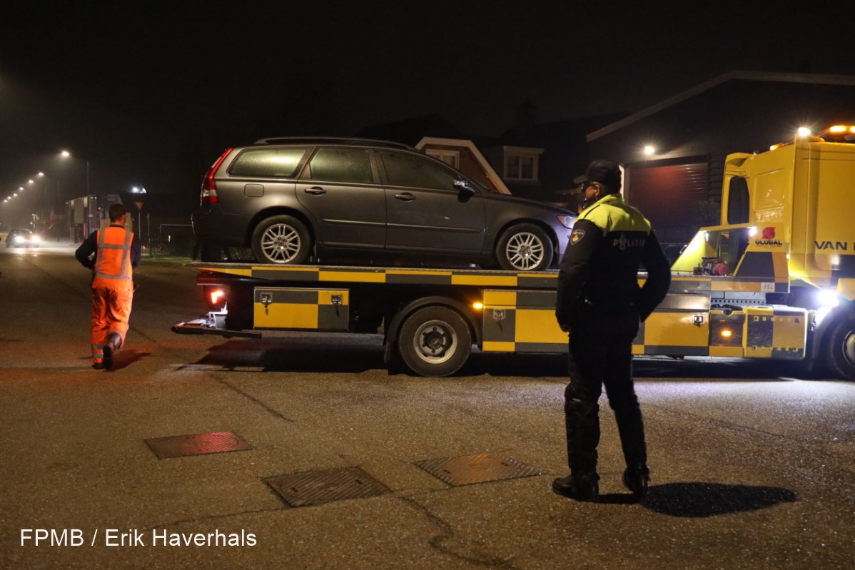 Politie onderschept in Veen mogelijke sloopauto -..