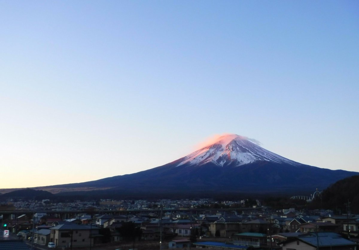 富士山ガイド Com 21 年1月1日元日 あけましておめでとうございます 初日の出の 富士山 です 新年最初の日も美しくキレイな富士山でした 今年も 富士吉田 から富士山 観光情報をお届けします 今年もよろしくお願いします 富士五湖 富士山ガイド Com 21 年1月1日元日 あけましておめでとうございます 初日の出の 富士山 です 新年最初の日も美しくキレイな富士山でした 今年も 富士吉田 から富士山 観光情報をお届けします 今年もよろしくお願いします 富士五湖