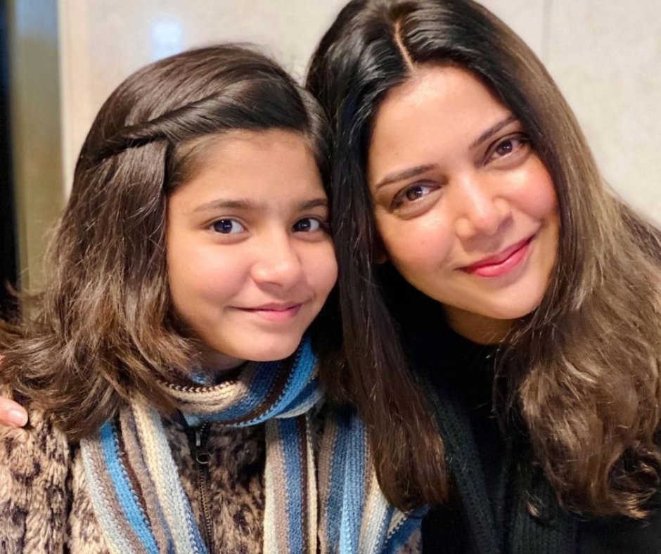 ChiquePK's tweet photo. Hadiqa Kiani and Hadia Hashmi are collaborating for an upcoming video https://t.co/5ViwvB5125 via @ChiquePK https://t.co/u0yiyduUt6