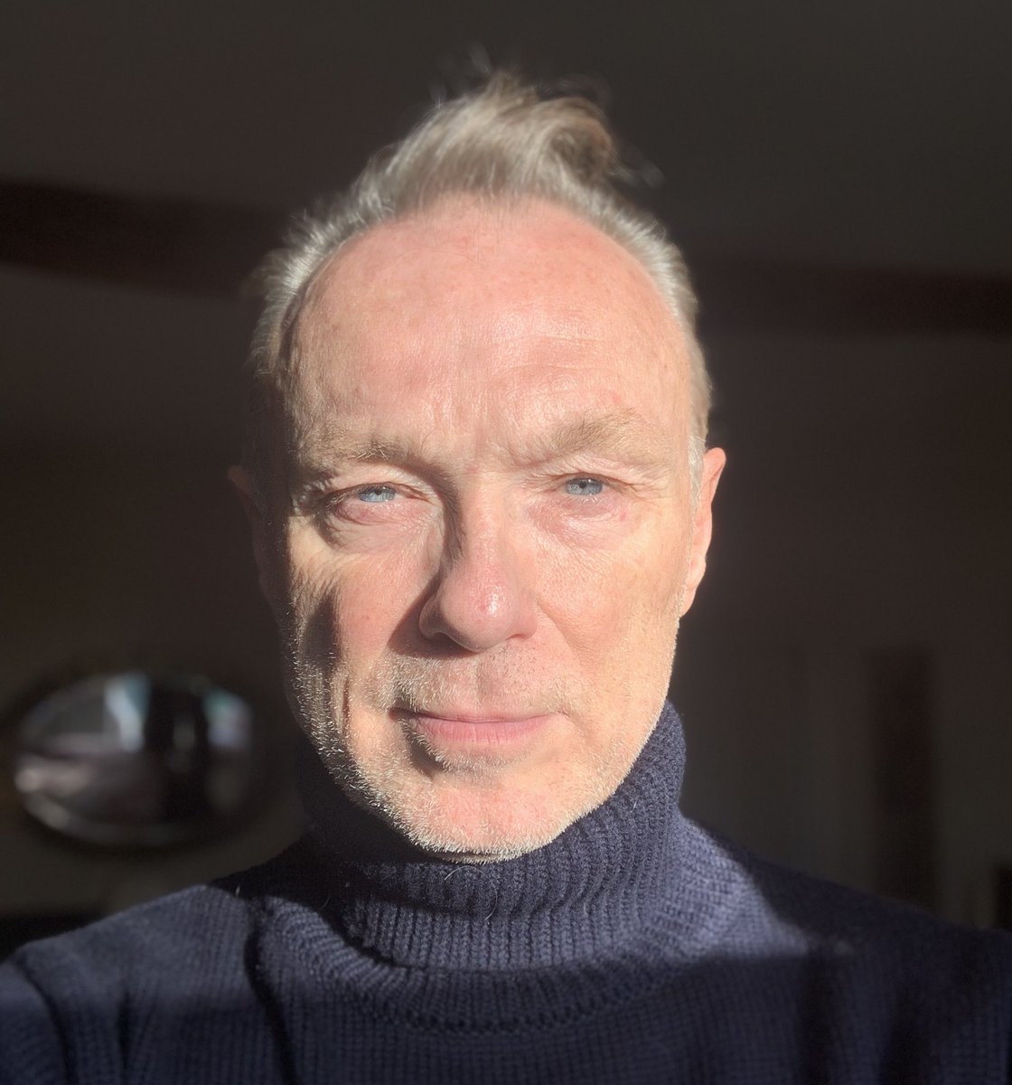 Gary Kemp Thank You To Everyone Who S Worked On The Front Line In This Awful Year And To The Heroes Of Science Who Are Smashing The Virus For Us I