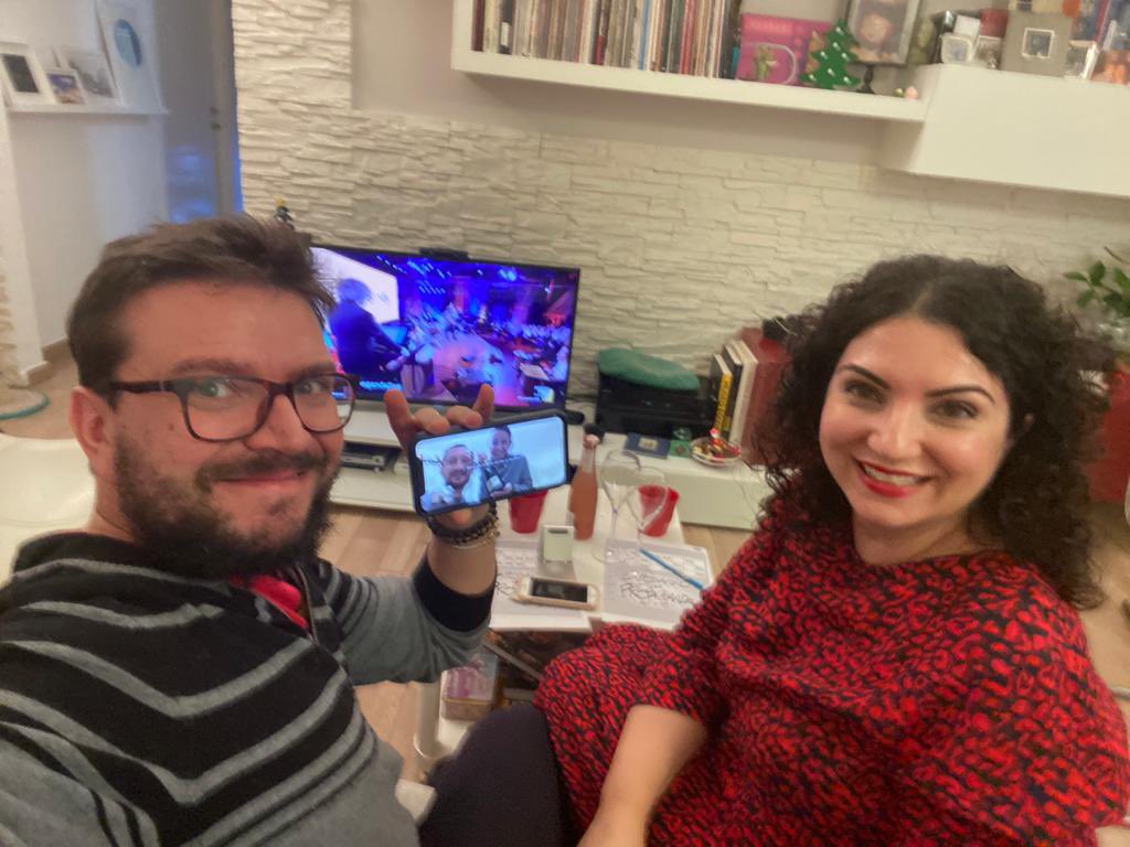 DiCostenaro's tweet photo. Passare insieme insieme il capodanno a 900km di distanza dalla uniti da @welikeduel e anche se non abbiamo vinto niente alla #propagandatombola siamo felici lo stesso https://t.co/kicsh2Z0Qe