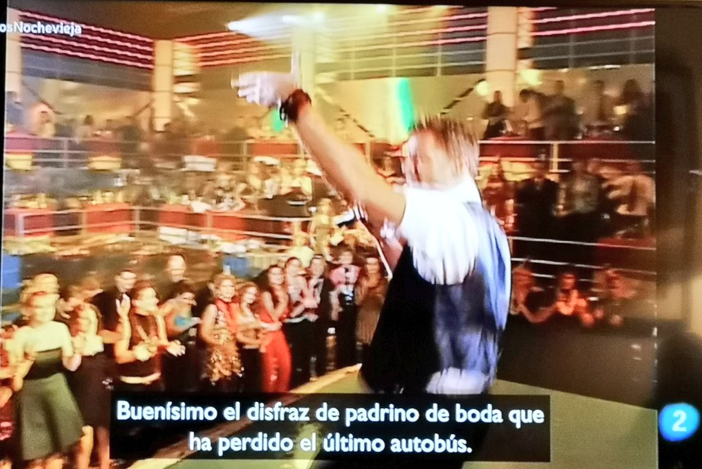 enriquebueres's tweet photo. Pablo González Batista @pablo_g_batista y Antonio Vicente @antoviradio sois los mejores guionistas rótulistas de España. Por vuestros comentarios mordaces, sarcásticos e ingeniosos en @cachitos_tve os merecéis un @Premios_Ondas. Como poco. Por salud. Gracias! #cachitosNochevieja https://t.co/vP6hxMxSt9