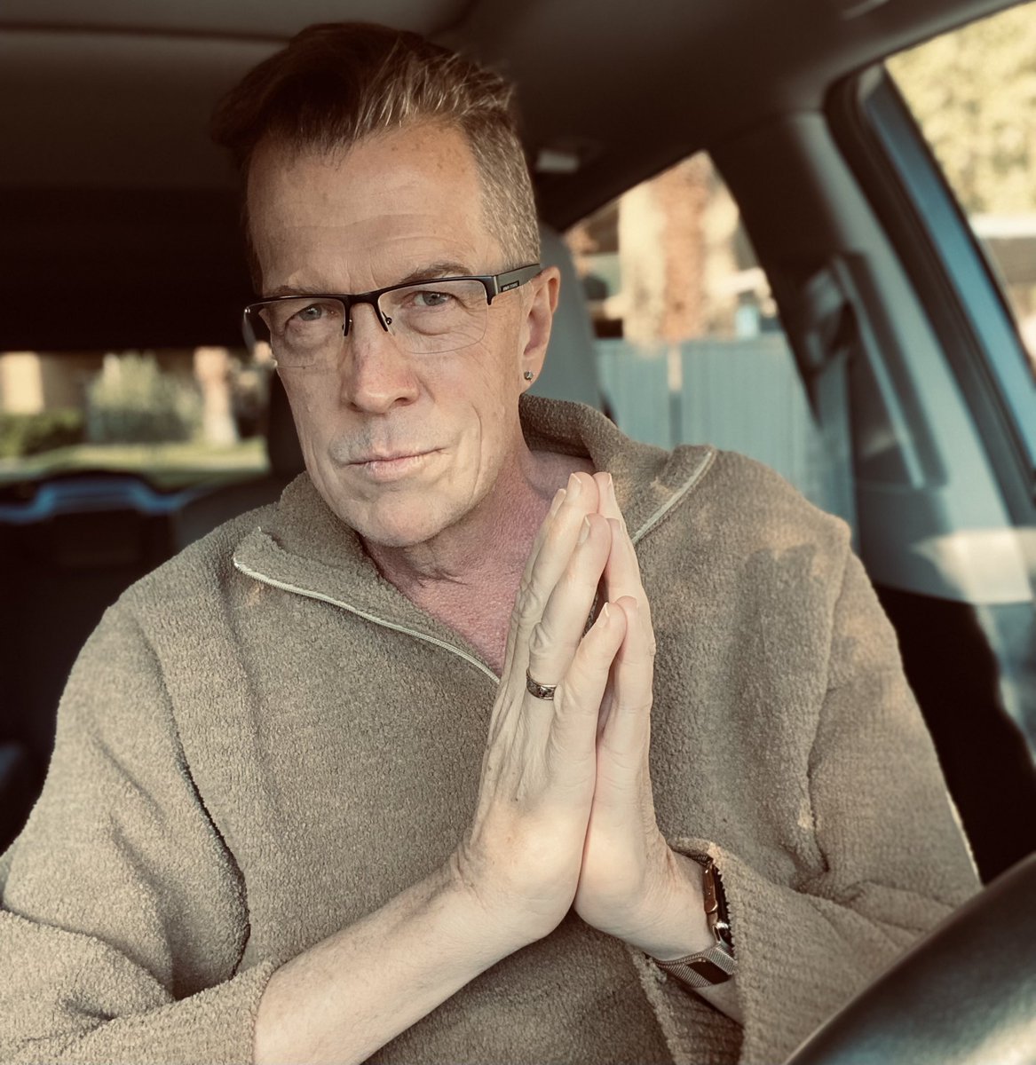 PromoHomoTV's tweet photo. Next stop, 2021! Even though my Selfies are the highest rated content in my feed, it’s all about to change (so here are my last Selfies of the year, and for awhile!). Sending love and hugs to one and all! #moreofyoulessofme #happynewyear #happynewyear2021 #2021 #grateful https://t.co/QztpRtGV7E