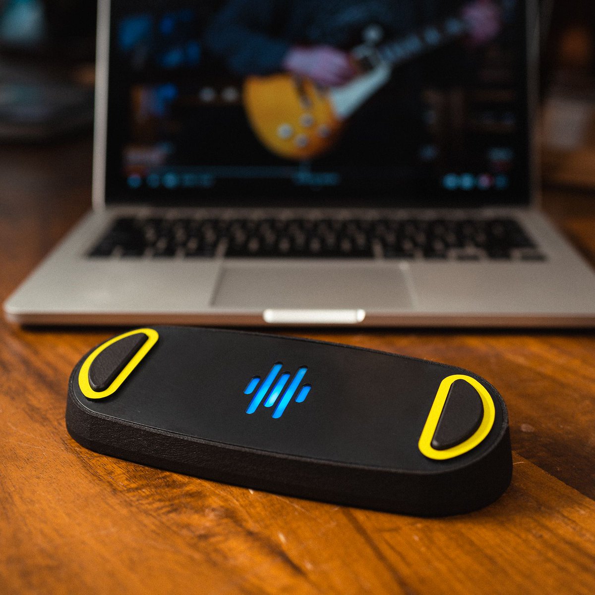 ChicagoMusicEx's tweet photo. Say hi to Elmore, the hands-free YouTube controller with Bluetooth connectivity and a four-hour battery for uninterrupted study. https://t.co/8ef5NmIJBE #chicagomusicexchange #elmore #handsfree #youtube #videocontroller #gearwire #gearybusey #guitarspotter #guitarphotography https://t.co/D59Nv2AjpU