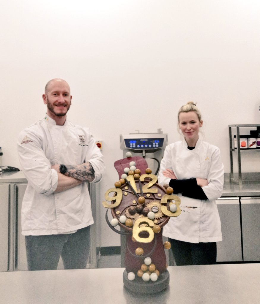 To break up the monotony of production in the last few months Niamh and I spent the day bringing out our inner child, and with that Arcane Chocolate would like to wish everyone a great 2021! 🥂
We are closing shop for a week to recharge our batteries 🔋
See you in 2021!