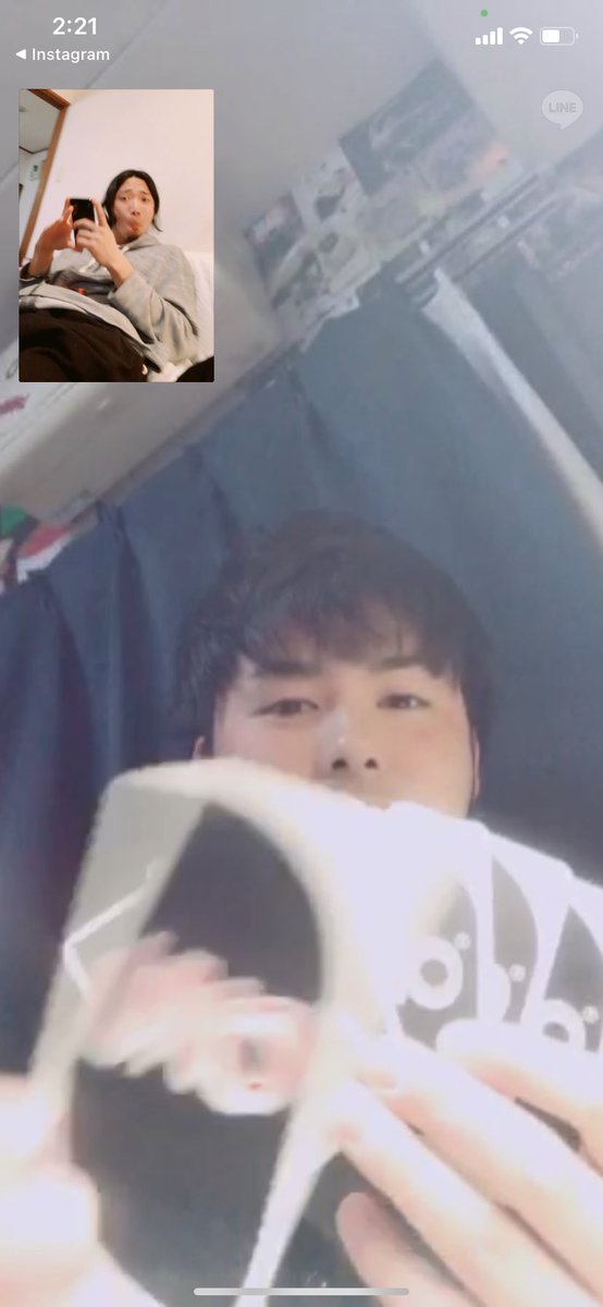 Takechann7's tweet photo. 1人でUNOしてるやん https://t.co/dWZyMDEFi7