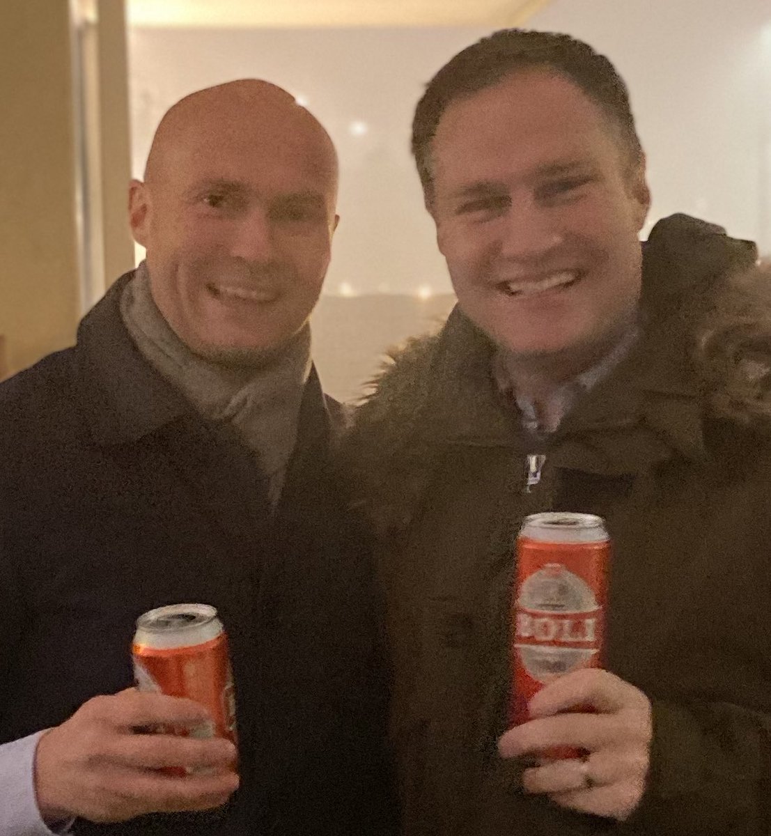kristjanoli's tweet photo. Gleðilegt ár frá stóra og litla. https://t.co/ojP7VFu9Qp