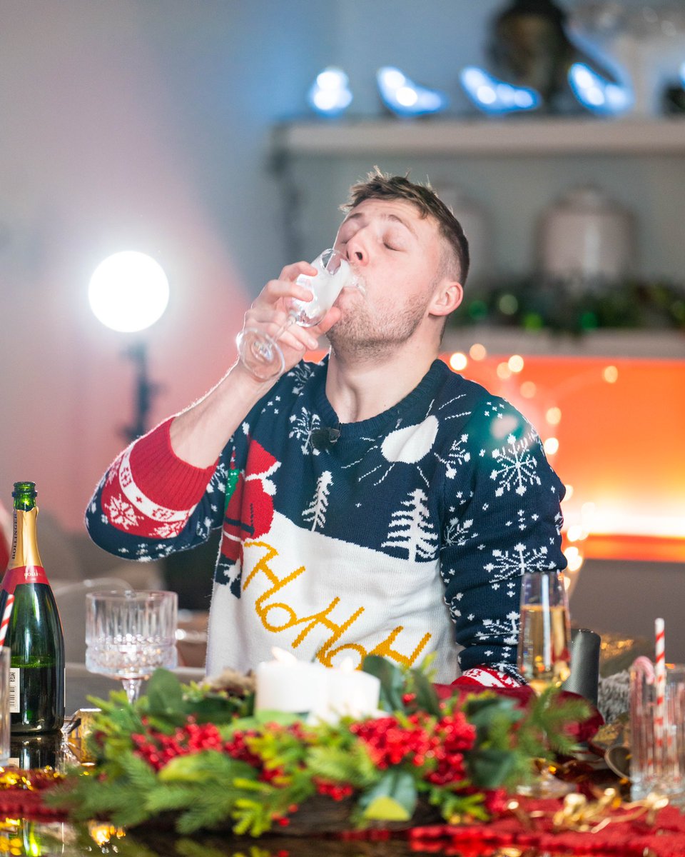 Sidemen's tweet photo. HAPPY NEW YEAR 🥳 https://t.co/NfxDJ22Iqn
