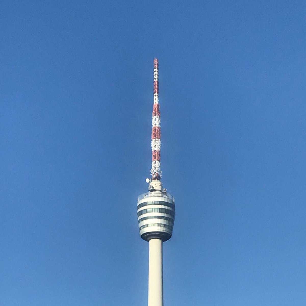 guido_burger's tweet photo. Ja auch zur Jahreswende funkt unser Fernsehturm #Stuttgart fleißig und empfängt Signale aus dem @thethingsntwrk ... auch 2021 für die community da! #LoRaWAN #OpenRegion https://t.co/zRXPQVwWSd