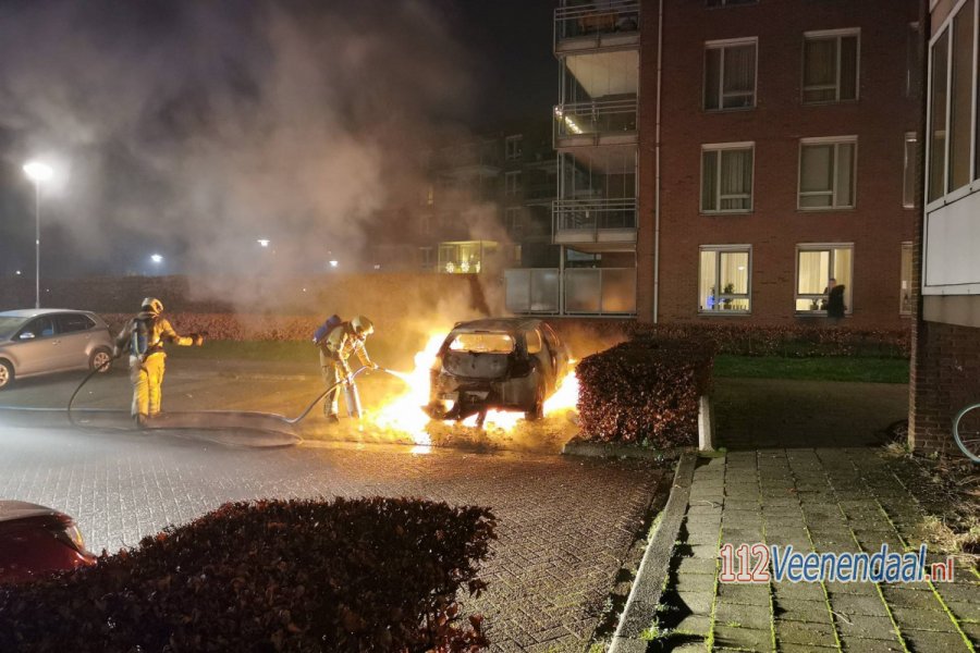 Auto uitgebrand aan het Schrijverspark in #Veenendaal. 112Veenendaal.