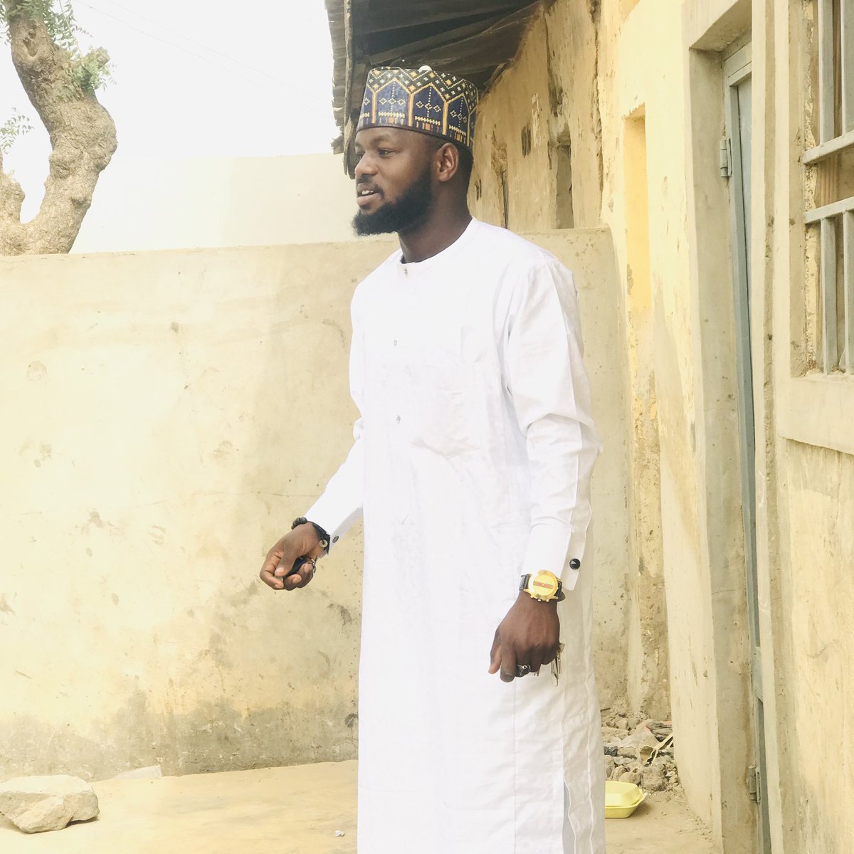official_khamis's tweet photo. #NewProfilePic https://t.co/OfRxZjwskZ