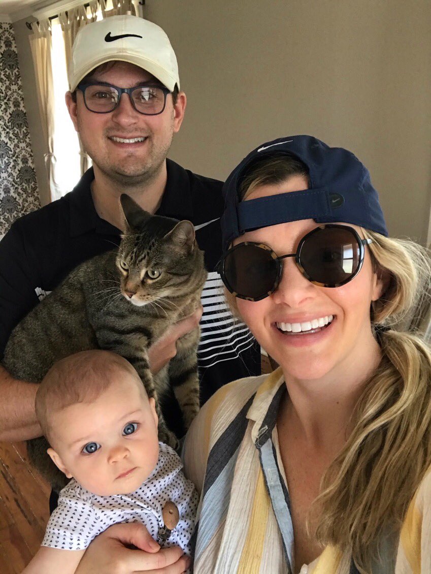 CoachAnglinCC's tweet photo. Adios 2020 ✌️

Hello 2021! 🎉🥳🎊

#happynewyear #anglins #babyedie #teddyboy https://t.co/pUr1TuxDAH