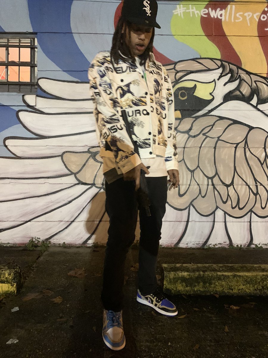todaywascrazy's tweet photo. I bet one of these niggas think we racing https://t.co/m5b9edh80K