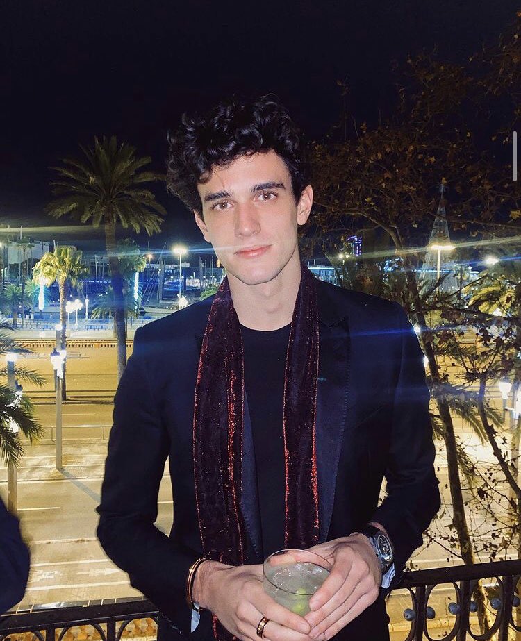 Palm trees, cold drink. No better way to start 2021.

Happy New Years, my loves.