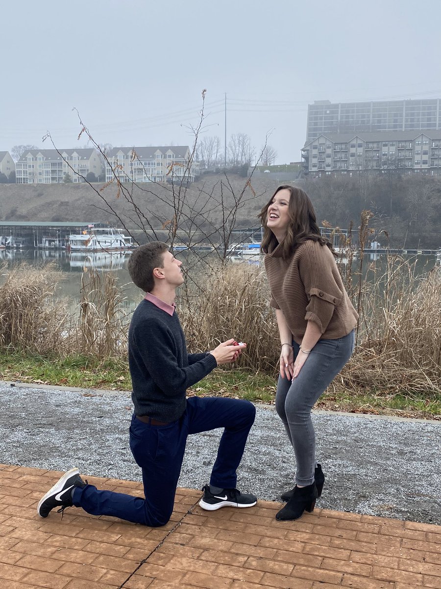 NatalieC_Newell's tweet photo. Happy Newell Year!! So excited to love you forever @EvanNewell #NewellyWeds https://t.co/wopjM5GMhk