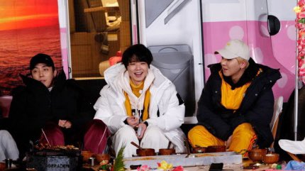 pearl4minhoon's tweet photo. 'Gamsung Camping' Song Mino "I’ve never dated since my debut..I’m lonely everyday"

Omo ㅋㅋ큐ㅠㅠㅠㅠ @official_mino_ 

This is tonight btw~ 1st schedule of 2021 💙

https://t.co/29Cu5GmV99 https://t.co/2eiufZ8ipy