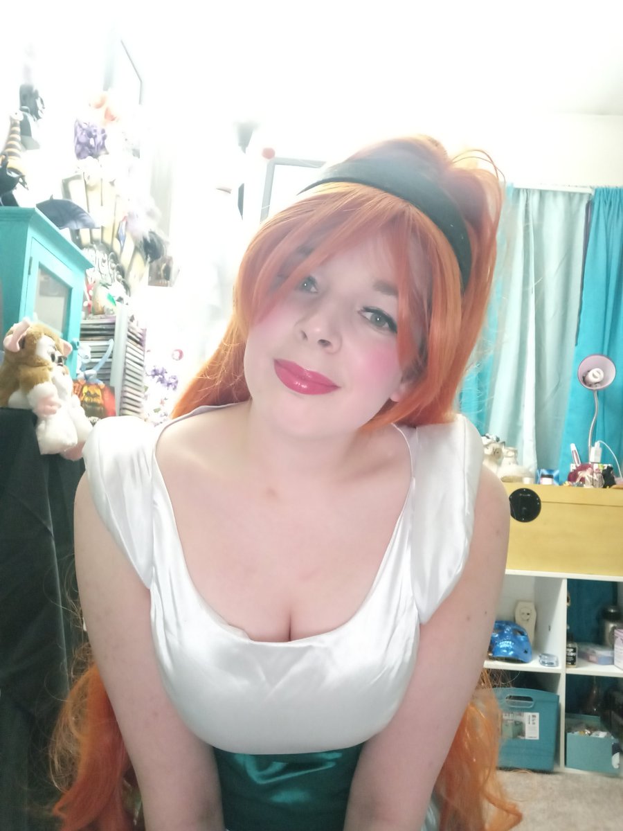 CosplayerLyra's tweet photo. Day 3 of #7daysofcosplay is Thumbelina #cosplay #cosplayer https://t.co/A64keP82ZR