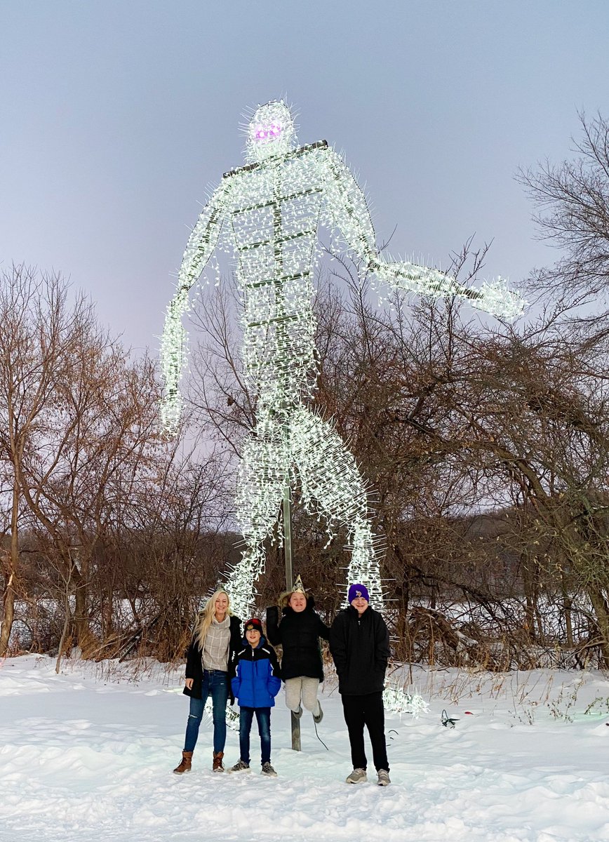 tradefareonline's tweet photo. Bigfoot! 👣 ...or burning man?🔥😃 https://t.co/Y8BZAn4jhA