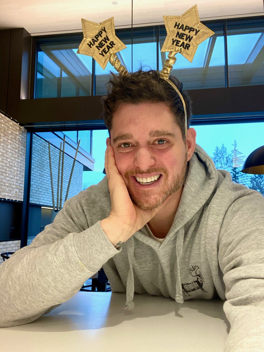 MichaelBuble's tweet image. I hope 2021 brings health, happiness and healing to all of your lives. 
 
I’m inspired by compassion, kindness &amp;amp; selflessness of strangers, friends &amp;amp; neighbours in the most desperate times. Things are going to get better. 

God Bless &amp;amp; Happy New Year. Love you all very much 

-MB