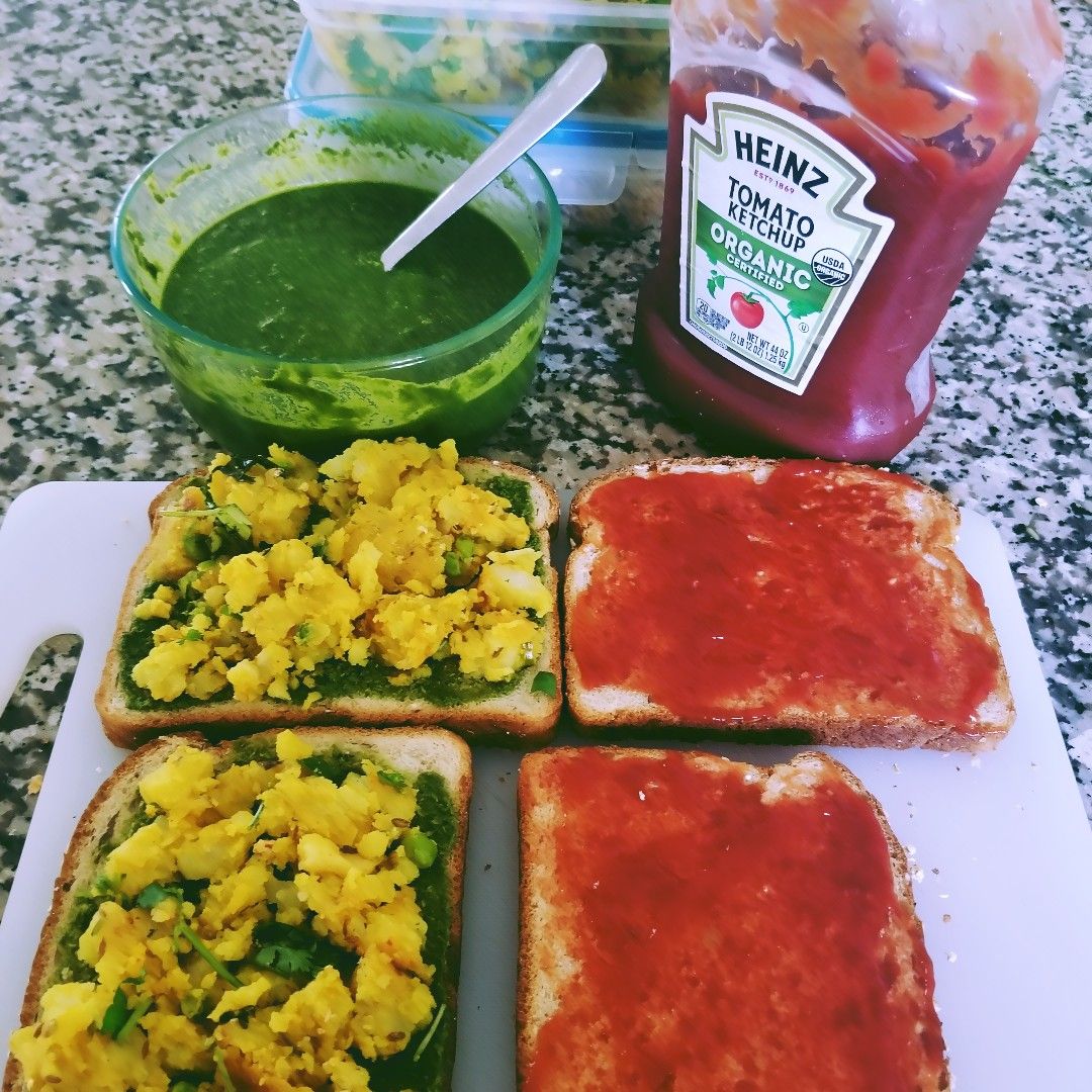 #newyearsamefaves #heinz ketchup makes things better. Organic and low sodium is even better. Making bread sandwich with boiled spiced potatoes, green chutney, ketchup, battered up and fried! influenster.com/deeplink/photo…