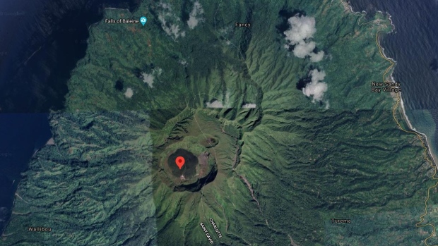 CTVNews's tweet photo. St. Vincent residents advised to evacuate after La Soufriere volcano spews ash https://t.co/LiYdzdQKB8 https://t.co/yIk9qwhqoQ