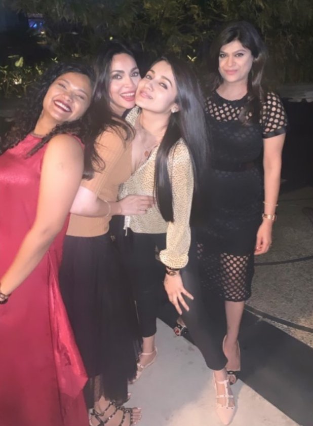 EqnTptcUYAAi-2N?format=jpg&name=900x900