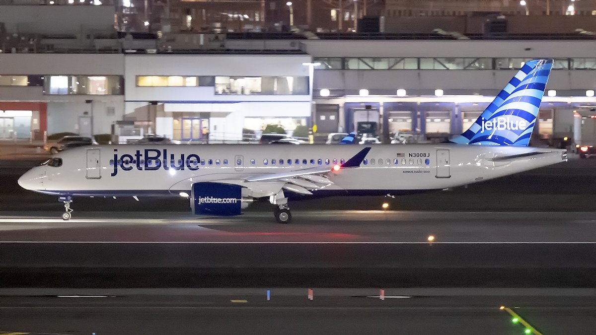 SouthpawCapture's tweet photo. @JetBlue @airbus A220-300 comes home to @JFKairport Photo Credit goes to my friend Mark Szemberski https://t.co/gFoFgeALfO