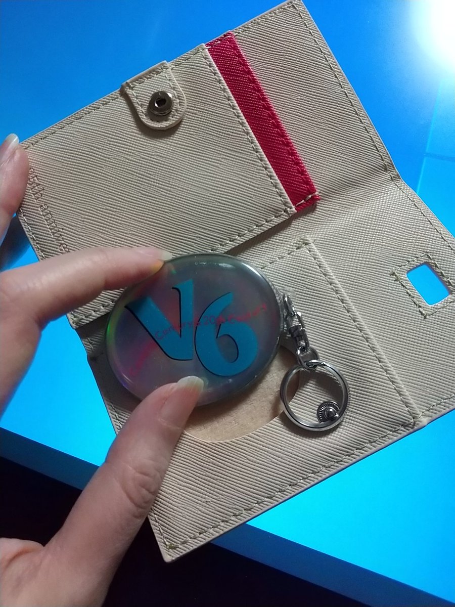 こいでみえこ 大晦日にfcから何が届いたのかと思ったらv6の25周年記念品でした ただでさえ扱いに困る会員証を収まりは良いけど更に体積はアップさせてくるてfc 笑 好きだわ 笑 こいでみえこ 大晦日にfcから何が届いたのかと思ったらv6の25周年記念品でした ただでさえ扱いに困る会員証を収まりは良いけど更に体積はアップさせてくるてfc 笑 好きだわ 笑