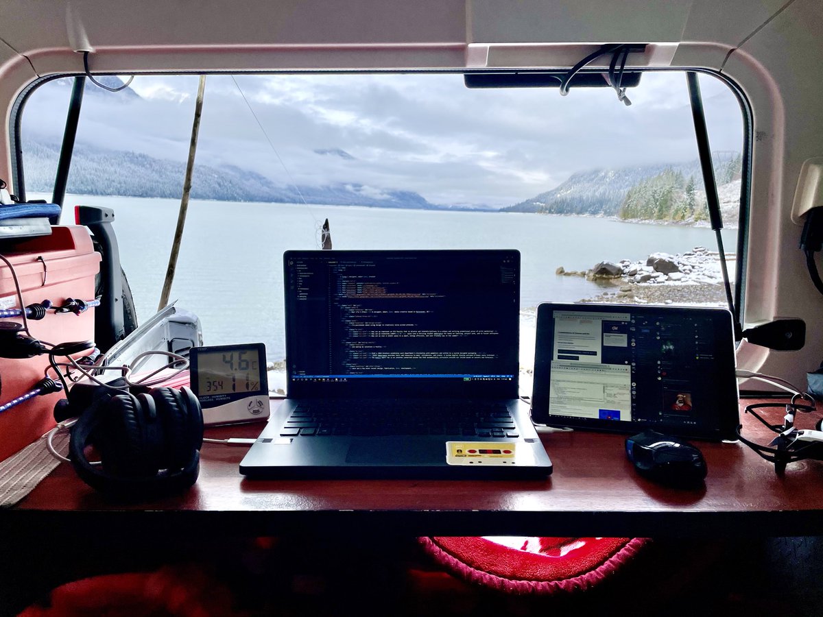 jaydesignstuff's tweet image. Tried out the #remotework #jeep office in a #wintercamp. Worked great! 

#camper #truckcamper #camping