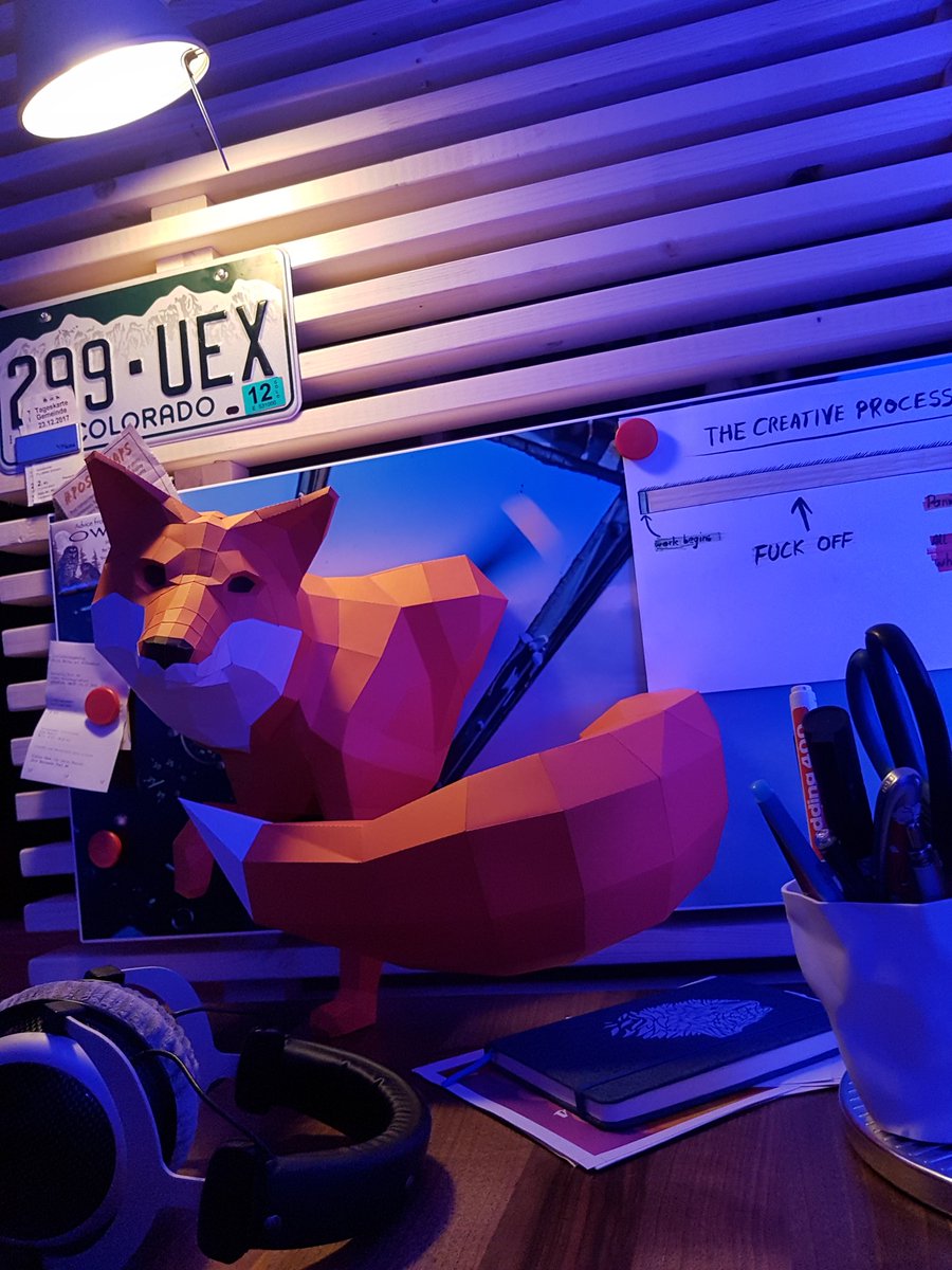 martinisnowfox's tweet photo. there!   a red fox is walking throught the wall of my desk! 

#redfox #paper #fox #reykjavik #paperwolf https://t.co/IjDz5Vswgg