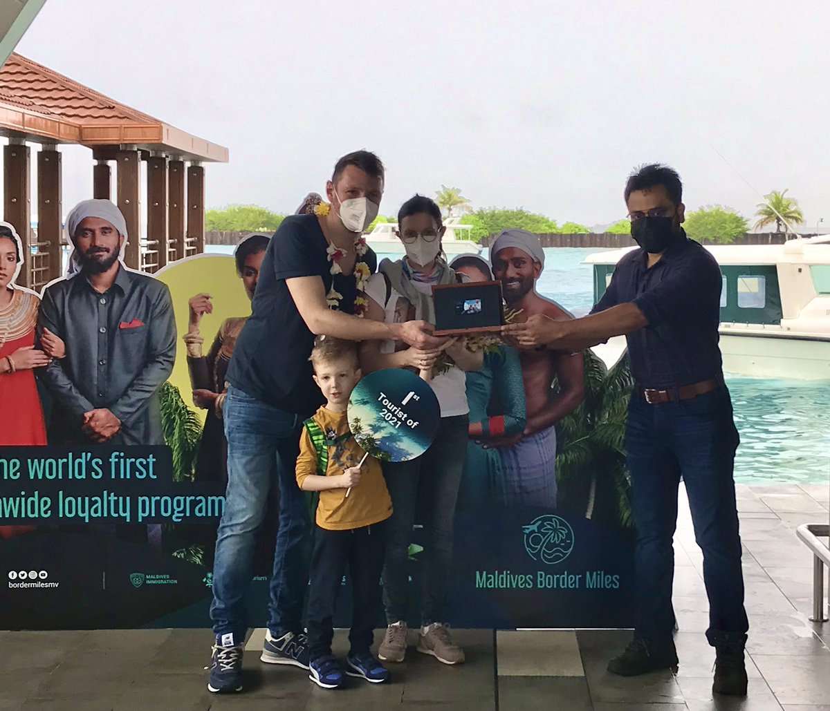 BorderMilesMv's tweet photo. Controller General of Maldives Immigration awards Aida Tier to the first member of Maldives Border Miles, also the first tourist of 2021.
#bordermilesmv #leadingdestination #visitmaldives #rediscovermaldives https://t.co/Gtcv5dCGdL