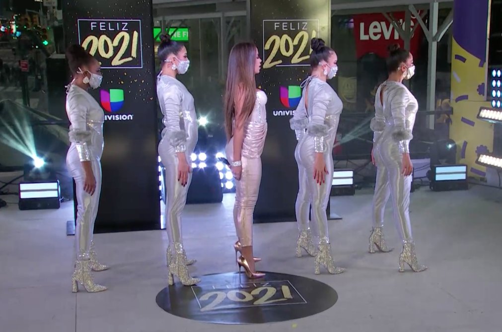 TimesSquareNYC's tweet photo. Feliz ano novo! @Anitta helped ring in the New Year with an incredible performance. Me gusta! https://t.co/69rtlzfCpi