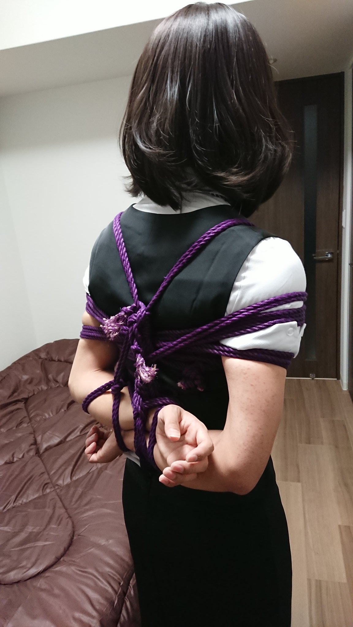 緊縛女装子  / X