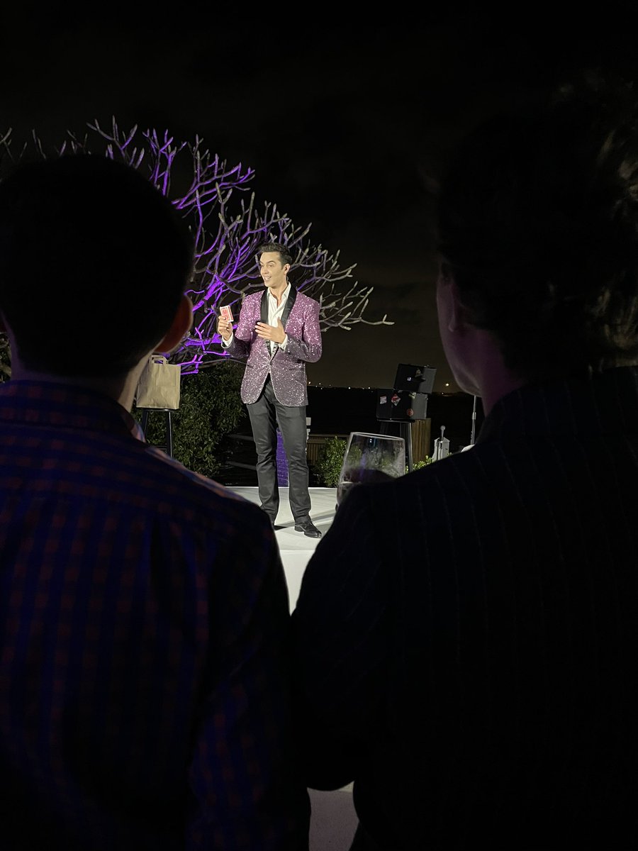 And there’s no magician here! Certainly not  @carbonaro!