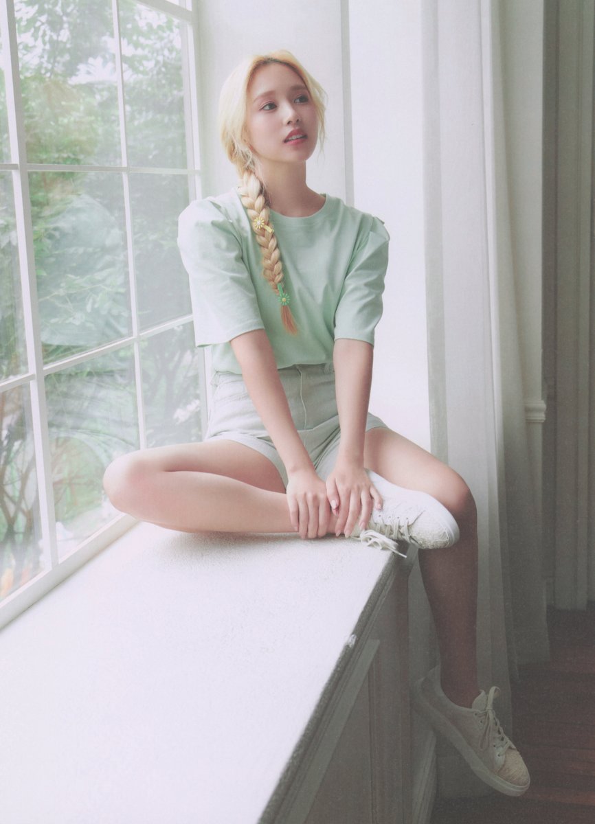 SCAN] Yes, I am Mina (1st Photobook) page 44, 45, 46, 47-1 #미나