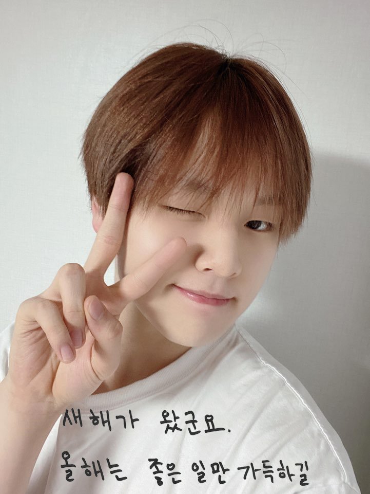 with_hyon's tweet photo. 생얼이 이쁠나이
생얼이 너무 이쁜 도혀니
삐뚤빼뚤한 저 글씨체도 사랑스러워 https://t.co/LbwJL67AeB