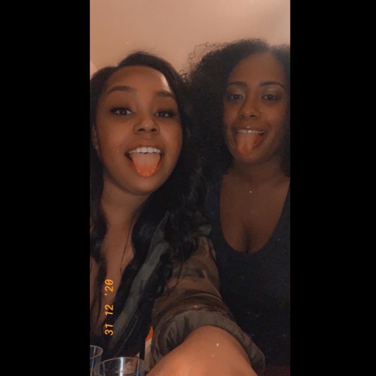 _infamousnobody's tweet photo. Ending the year with my besties ❤️ https://t.co/XdtQGNILop
