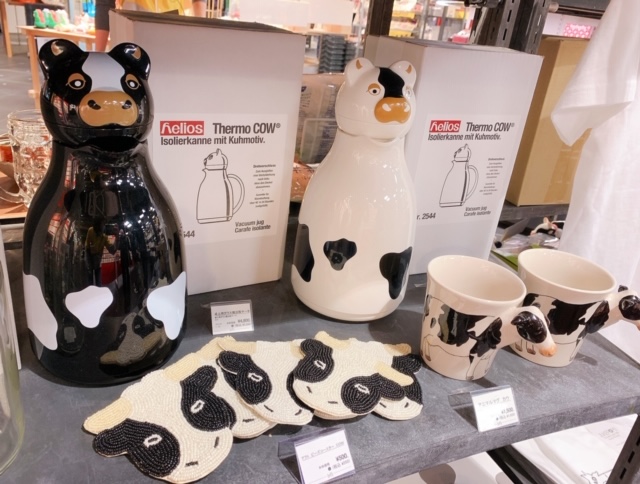 渋谷ロフト 謹賀新年 本年もどうぞ 宜しくお願い致します 店頭には牛グッズを集めた カウ Cowコーナーが登場 雑貨屋らしく 牛 Cow と買うを かけちゃいました 丑年さんも牛好きさんも お買い物好きさんも 新しい年の幕開けは牛グッズから