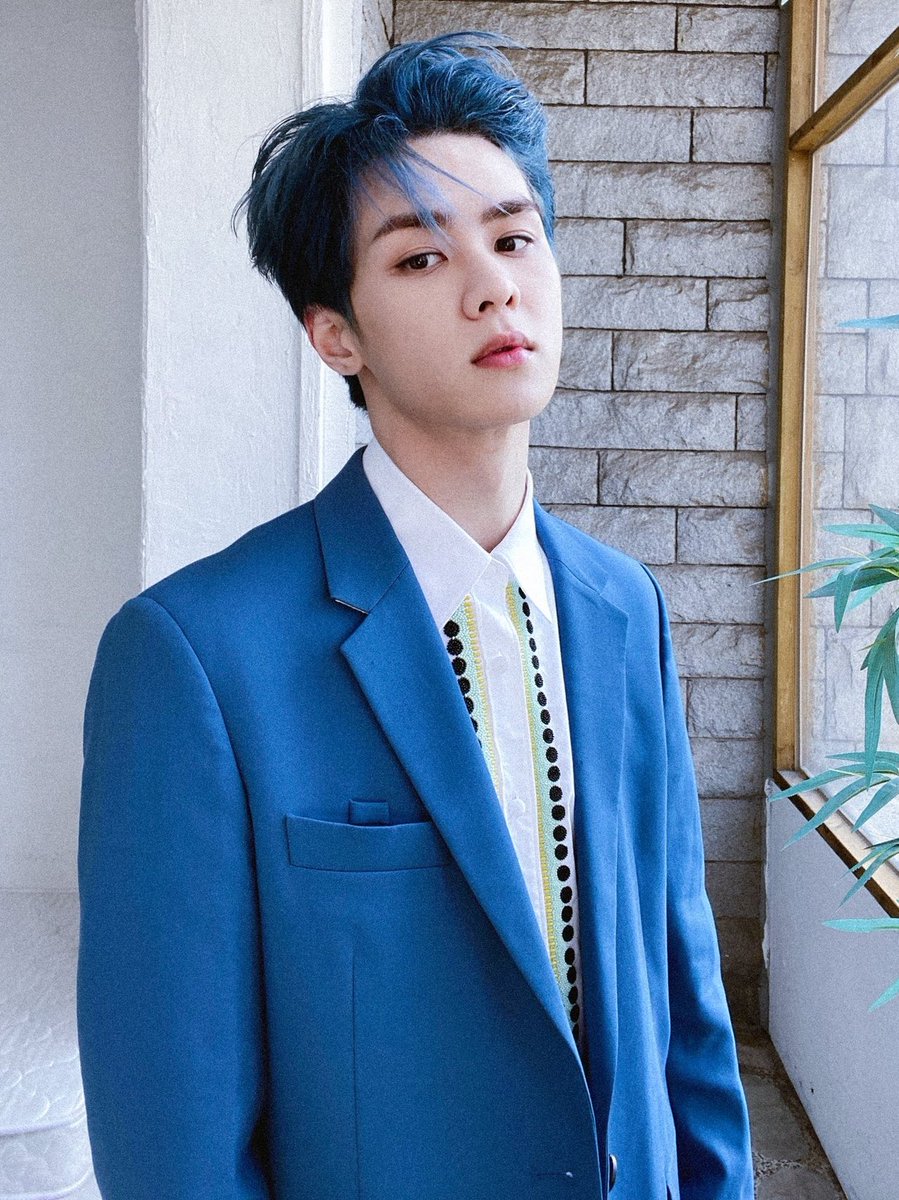 "if not canon then why one blue and the other red?" — a thread