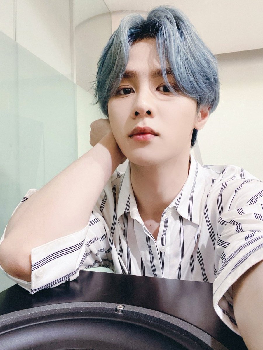 "if not canon then why one blue and the other red?" — a thread