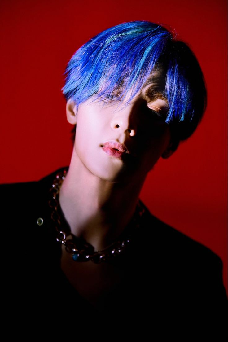 "if not canon then why one blue and the other red?" — a thread